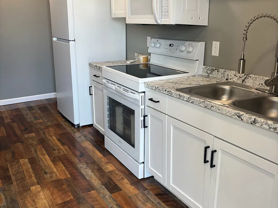 111 Richmond St #3
