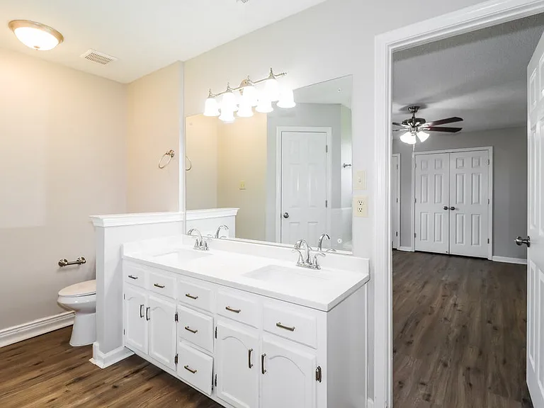 6752 Oakmoor Cir S — Photo 12