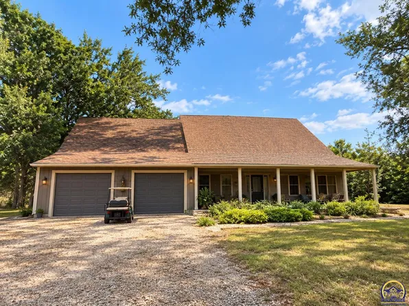 6121 NW Green Hills Rd, Topeka, KS 66618