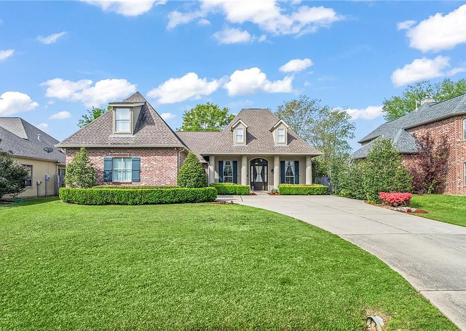 1st image of 369 Chateau Sonesta