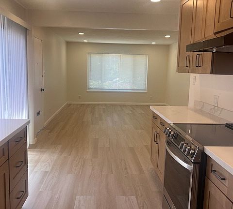 4th image of 1415 Palm Ave #1415