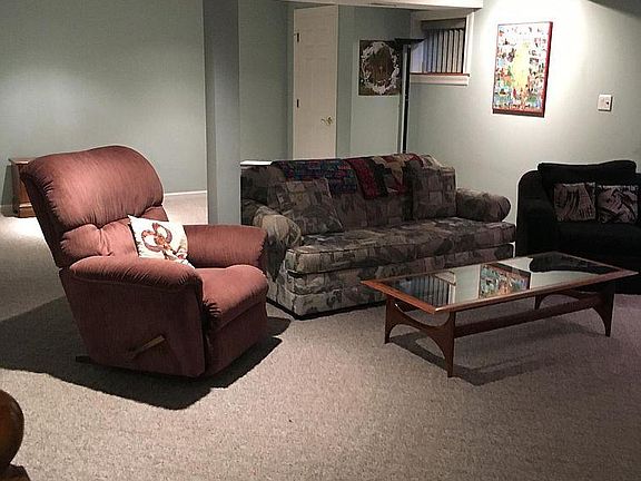 3rd image of 1022 E Jefferson Ave