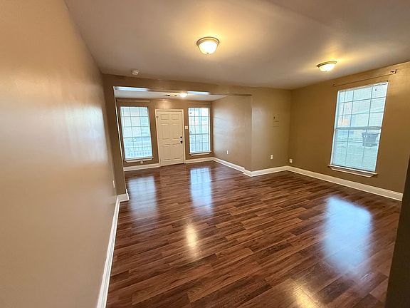 3rd image of 2560 Madrid St