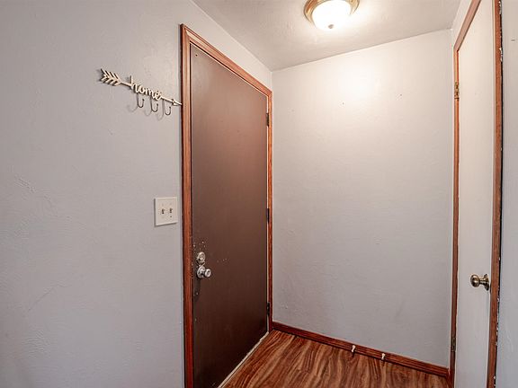 3rd image of 2525 Heather Rd