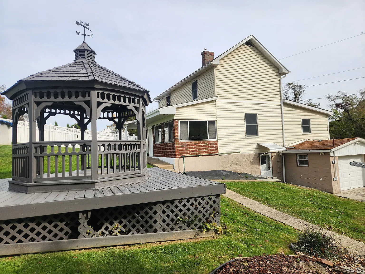 3 bed, 1410 sqft, $1,475 — Photo 2