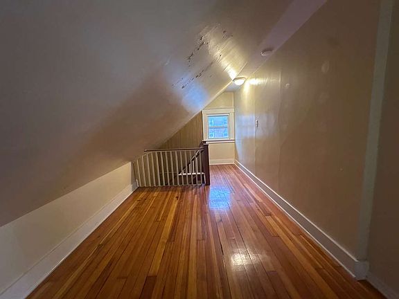 4th image of 390 Ellsworth Ave #33