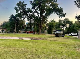 348 Hinken St, Clute, TX 77531
