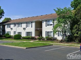 44 Norwich Pl, Somerset, NJ 08873