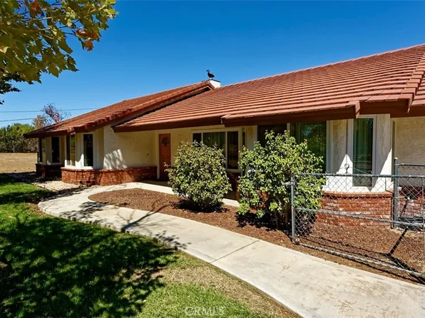 13152 Mission St, Oak Hills, CA 92344