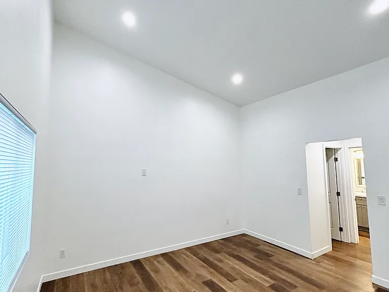 13231 Jefferson Ave #B — Photo 6