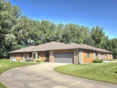 2042 Hunters Ridge Dr, Mason City, IA, 50401