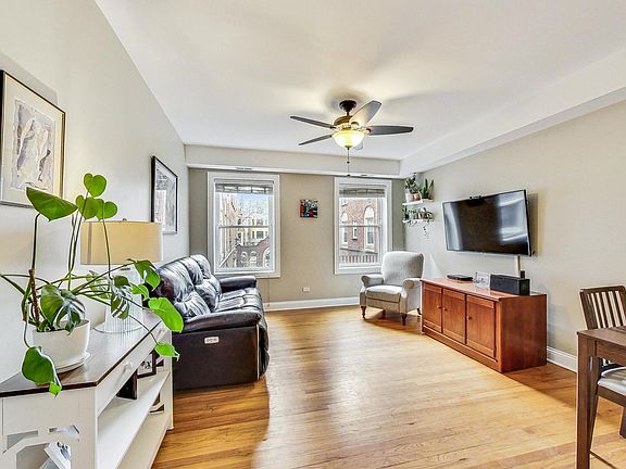 4th image of 1544 W Sherwin Ave #1N