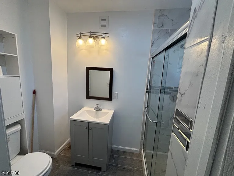 220 S Washington Ave — Photo 17