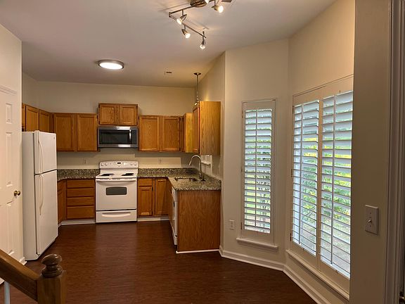 3rd image of 129 Lakewood Circle Dr