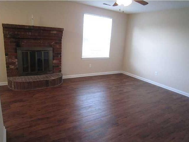 2nd image of 10 Ferncliff Way