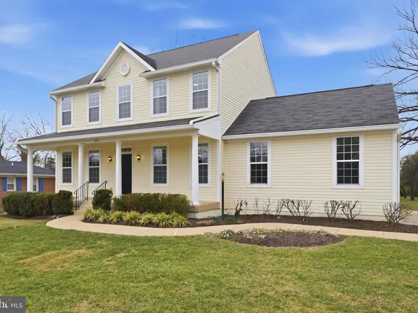 8310 Rolling Rd, Manassas, VA 20110