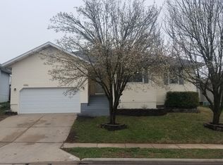 5582 S Burrows Ave, Springfield, MO 65810