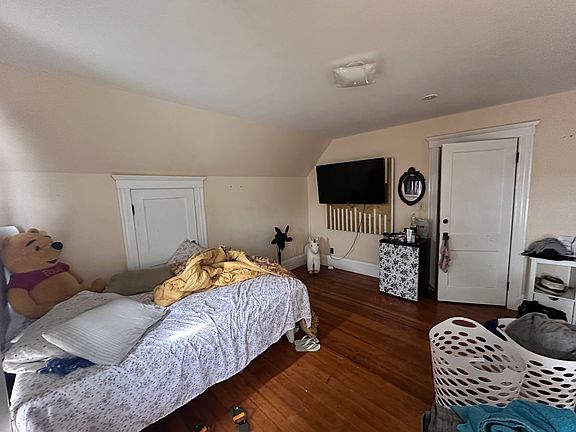 5th image of 91 Waverly St Floor 2