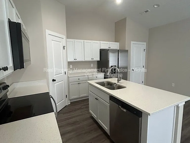 1736 E Decarsky Ct — Photo 14