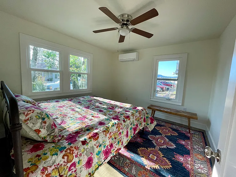 1063 Gilbert St — Photo 15