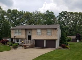 221 Oberlin Dr, Butler, PA 16001