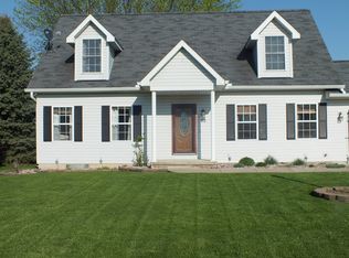 62 Bay Shore Dr, Lacon, IL 61540