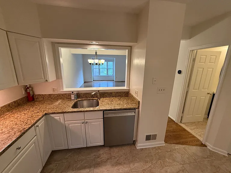 5506 Whitley Park Ter — Photo 12