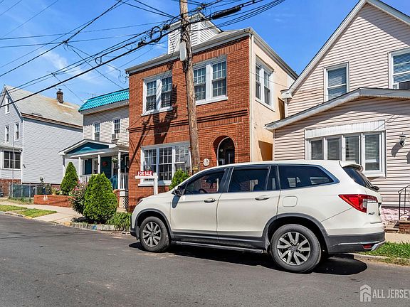 3rd image of 282 Alpine St