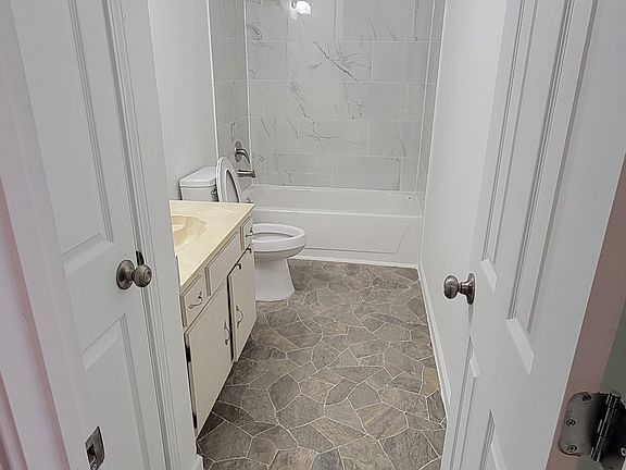 5th image of 325 Woodland Dr
