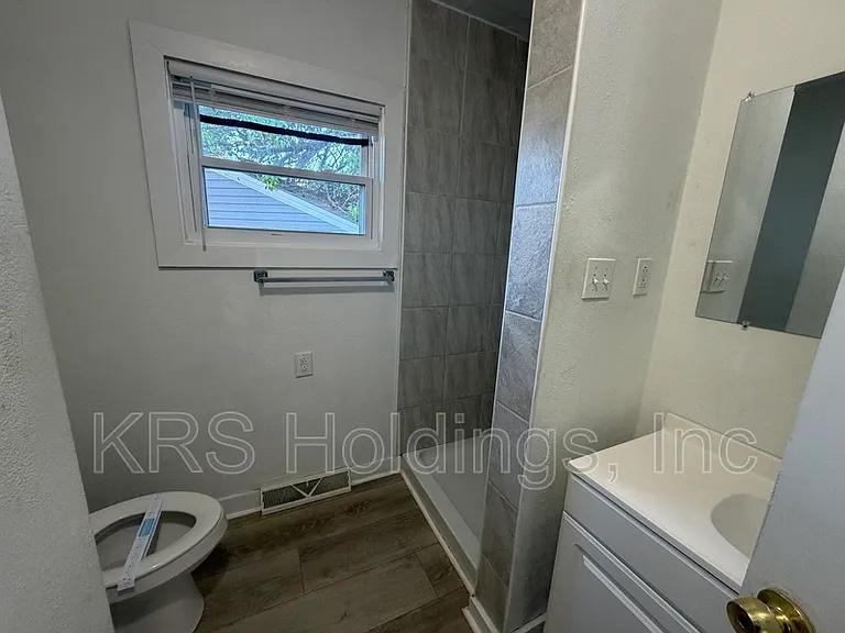 903 Freedom Ave — Photo 5
