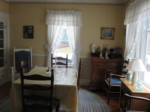 5th image of 160 Groveland St