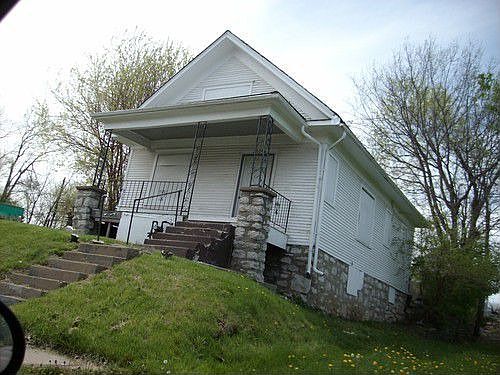 4th image of 3804 Chestnut Ave