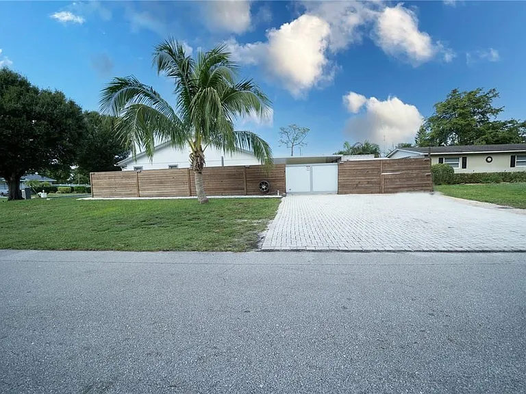 15276 Harrison Rd — Photo 53