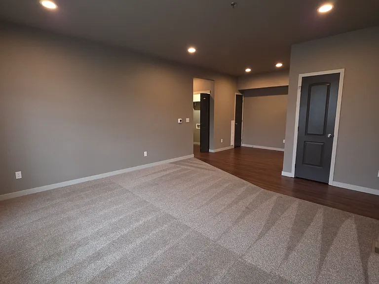 185 SW Silverstar Ln — Photo 12