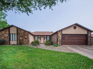 10 El Cerrito Dr, Belleville, IL 62221