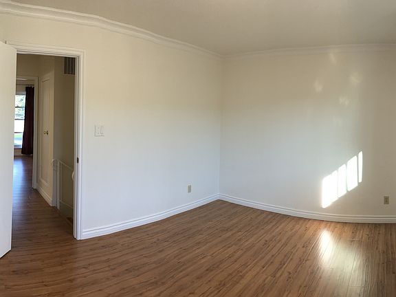 5th image of 11027 Slater Ave