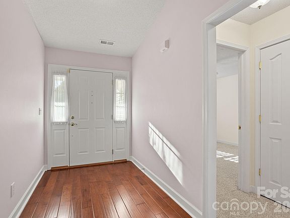 5th image of 32 Stone House Rd