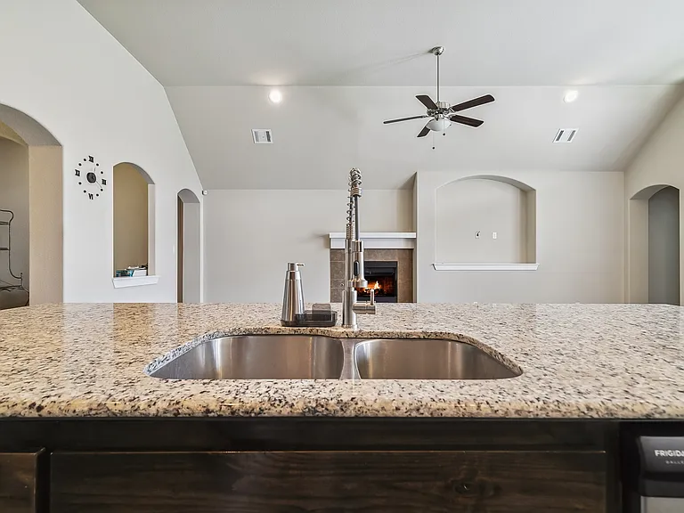 2508 Sanders Ct — Photo 14