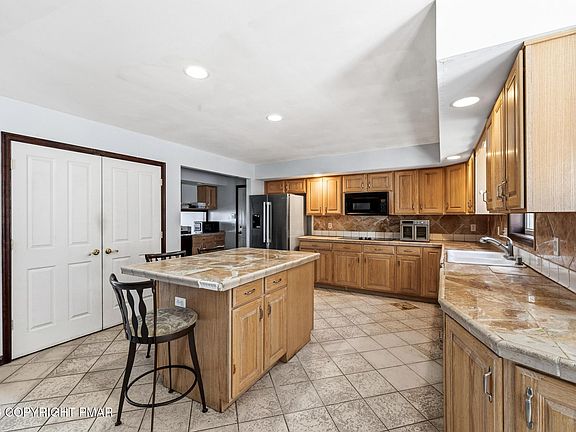 5th image of 137 Old Kettle Ct