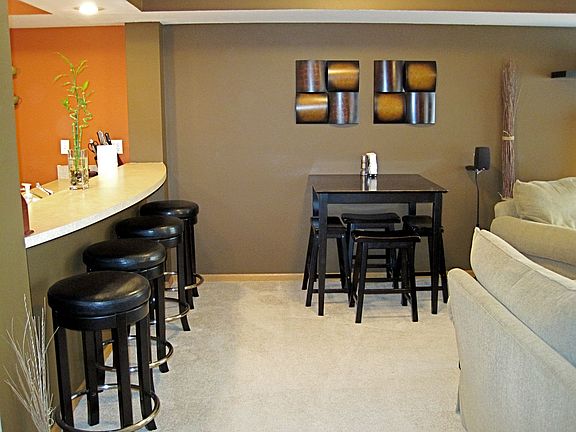 Dining Area/Bar