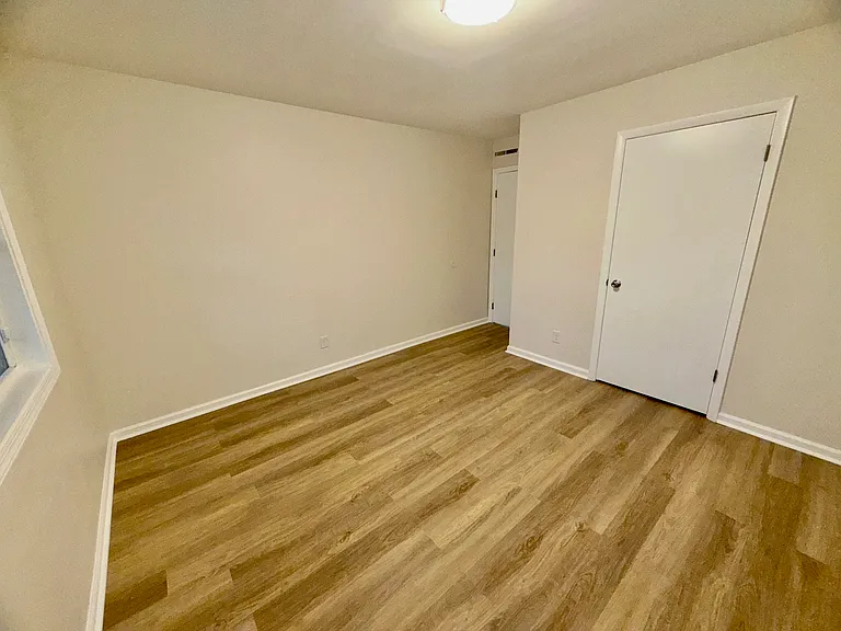 Sherwood Forest Apartments — Photo 32
