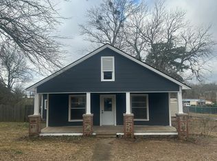1001 9th St, Mena, AR 71953