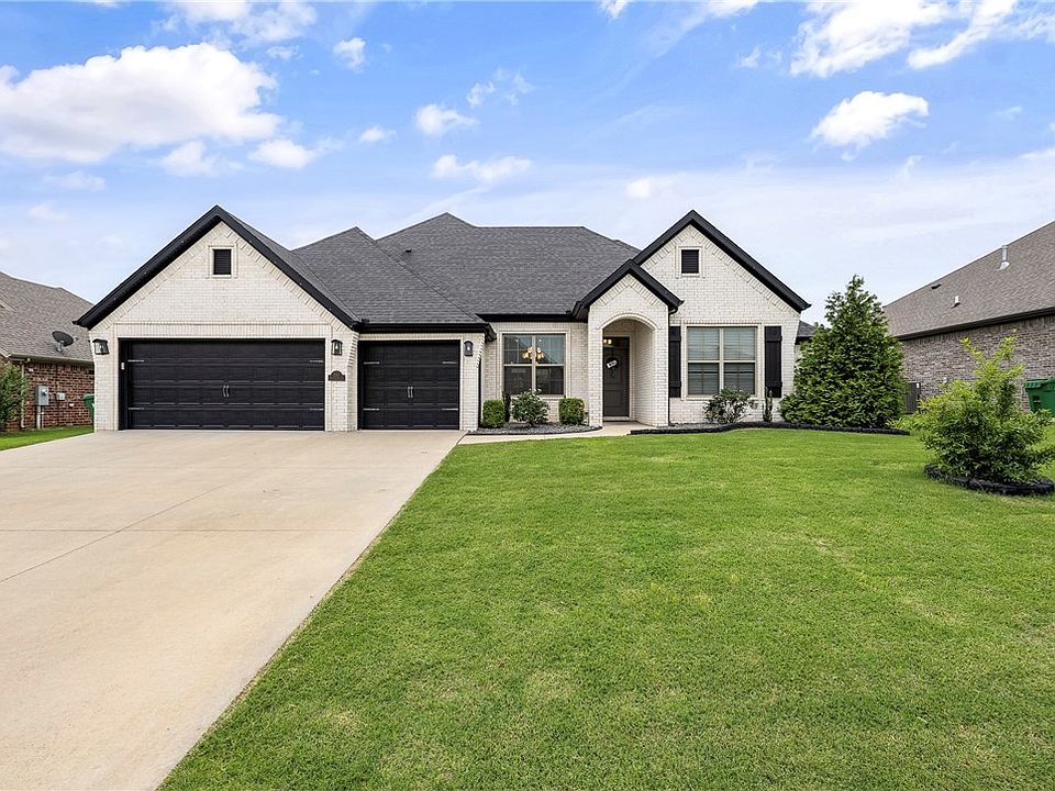 1st image of 1110 Stoneybrook Ln