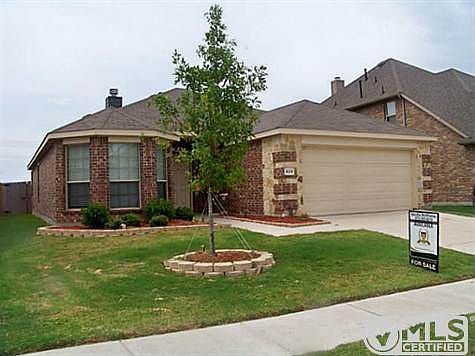 1st image of 828 Lake Forest Trl