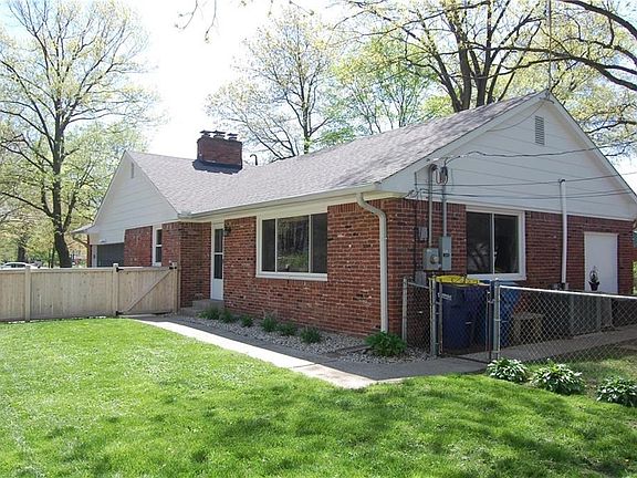 Separate fenced are to contain dogs