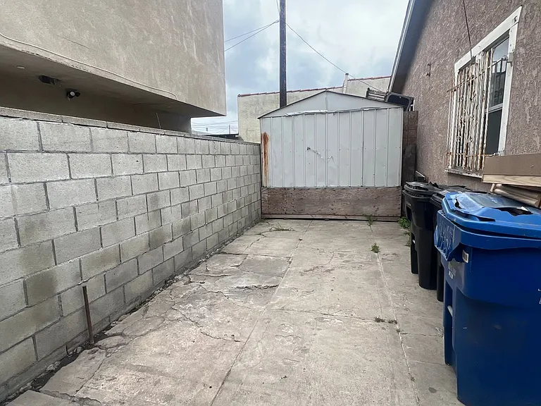8330 S Figueroa St — Photo 17