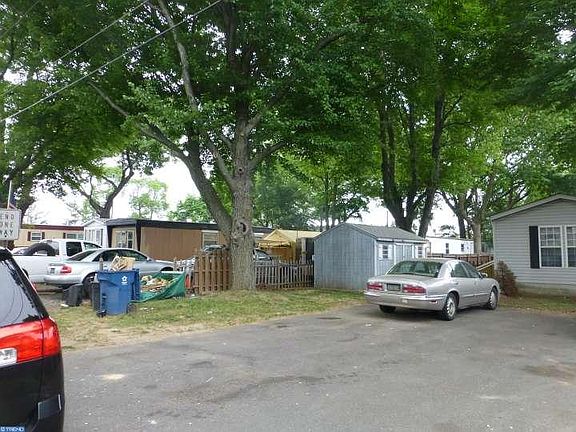 2nd image of 3245 Clive Ave