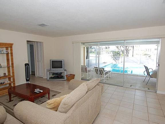 3rd image of 319 Bal Harbor Blvd