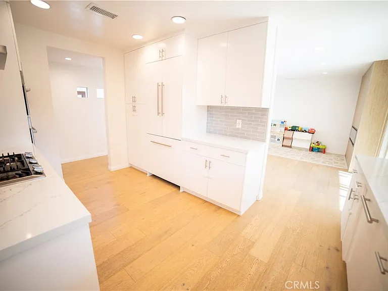 4935 Ocean View Blvd — Photo 8
