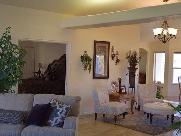 4th image of 1031 W Cove Dr